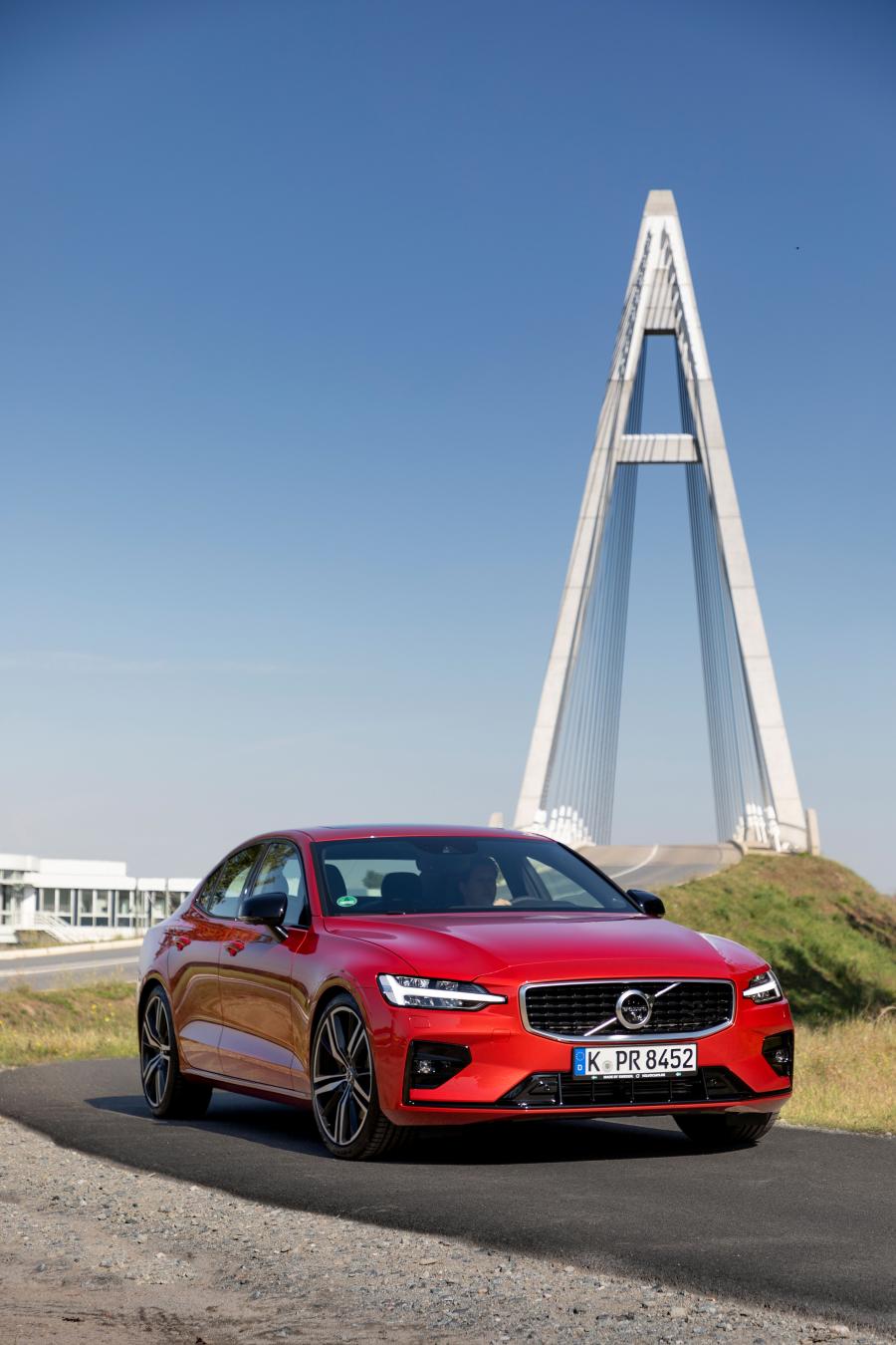  Volvo S60 T5 R-Design 2018 года  (WW) (фото 23 из 24)